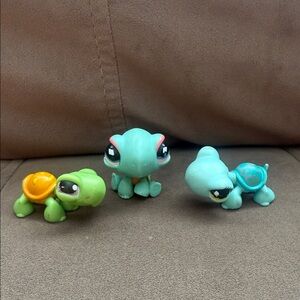 Littlest Pet Shop Green and Blue Turtle Figures